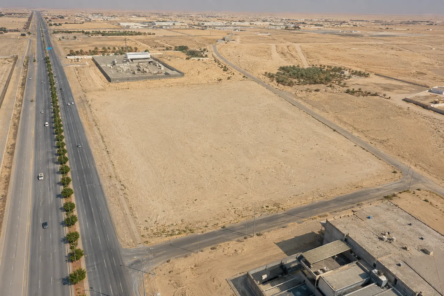 أرض سكنية تجارية كبيرة في المبرز — صورة توضيحية
